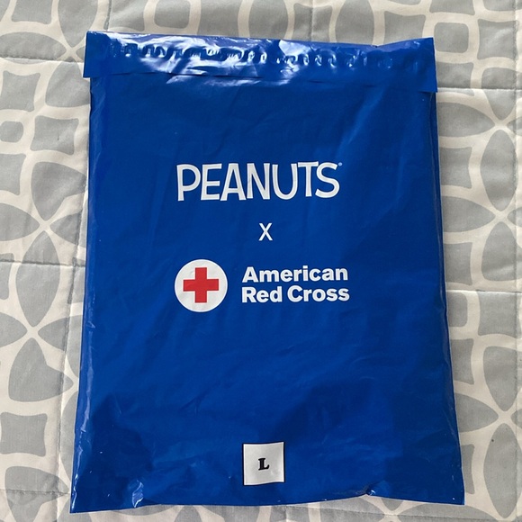 Peanuts × American Red Cross Mystery T-Shirt L unopened. Unisex - Picture 2 of 2